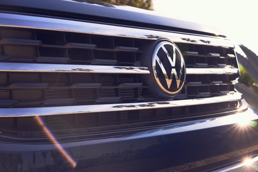 Логотип Volkswagen Atlas V6 2020 года  (фото 2 из 22)